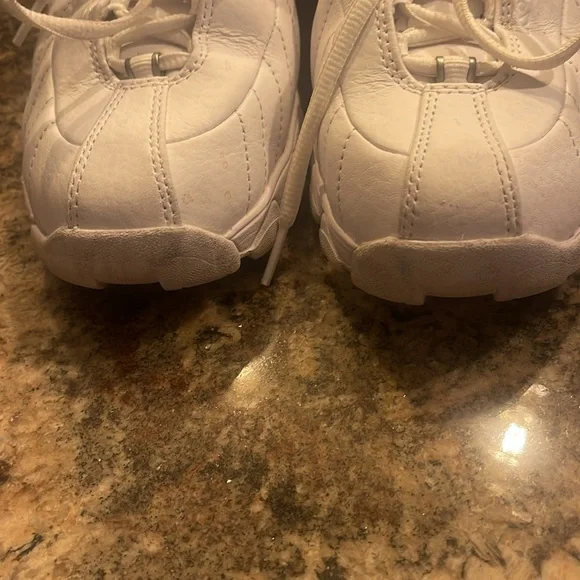K Swiss shoes white size 8 very gently worn. - Picture 6 of 8